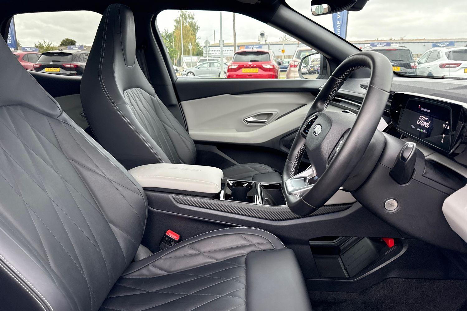 Ford Explorer Photo 16