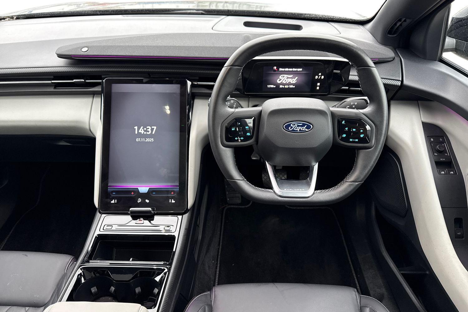 Ford EXPLORER Photo 10