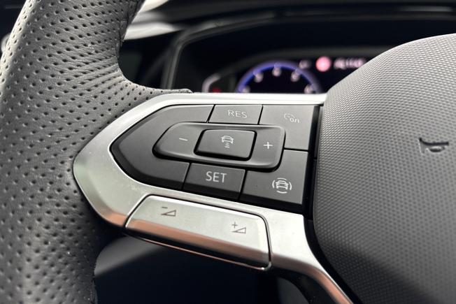VOLKSWAGEN T-Roc Photo 16