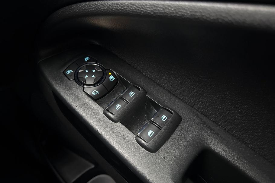 Used Ford ECOSPORT YJ69LUE 16