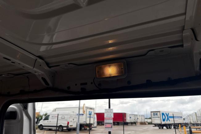 VOLKSWAGEN Crafter Photo 24