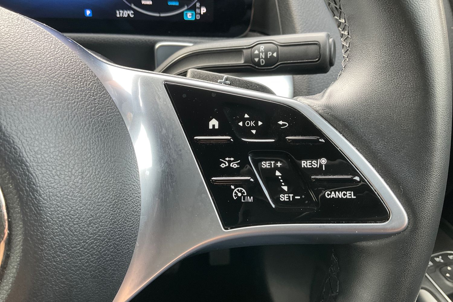Mercedes-Benz GLB Photo 30