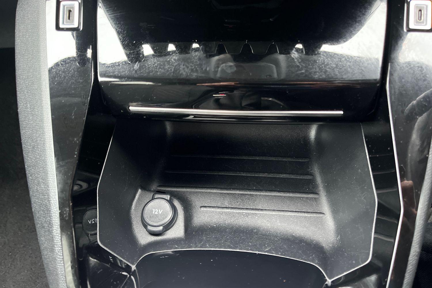Peugeot 208 Photo 35