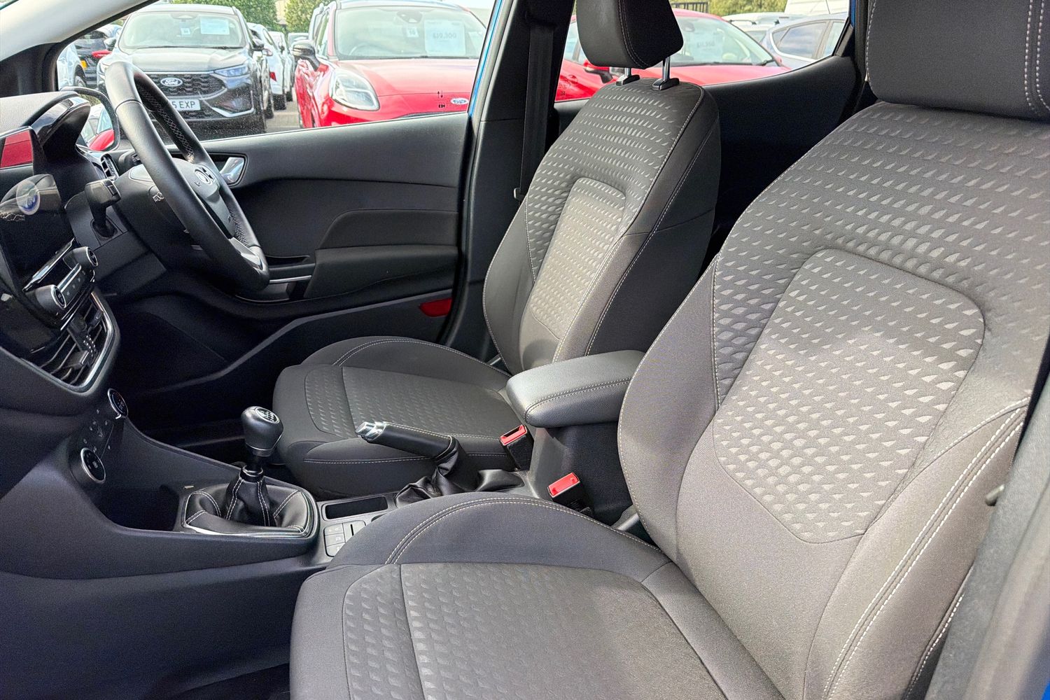 Ford FIESTA Photo 18