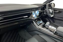AUDI Q8 Photo 2