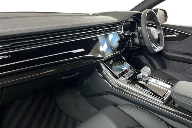 AUDI Q8 Photo 2