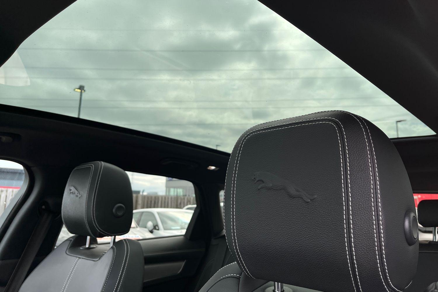 Jaguar F-PACE Photo 38