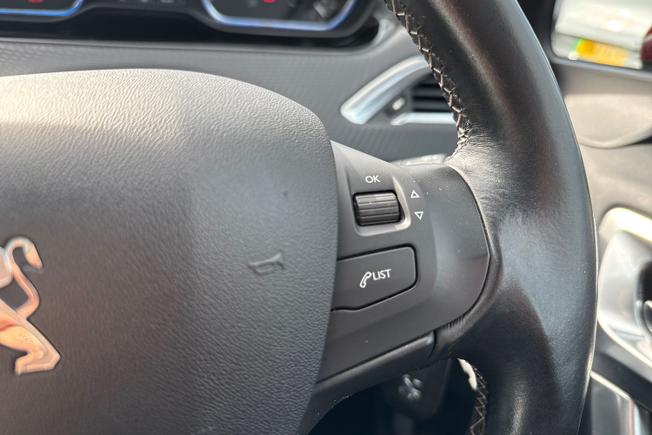 PEUGEOT 2008 Photo 17