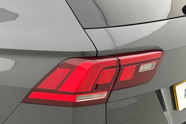 VOLKSWAGEN Tiguan Photo 18