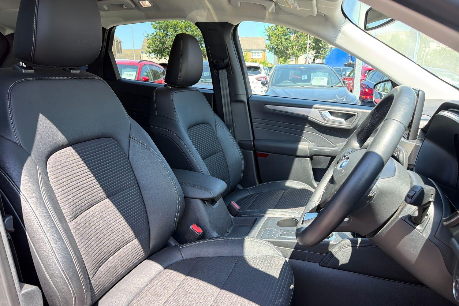 Ford KUGA Photo 16