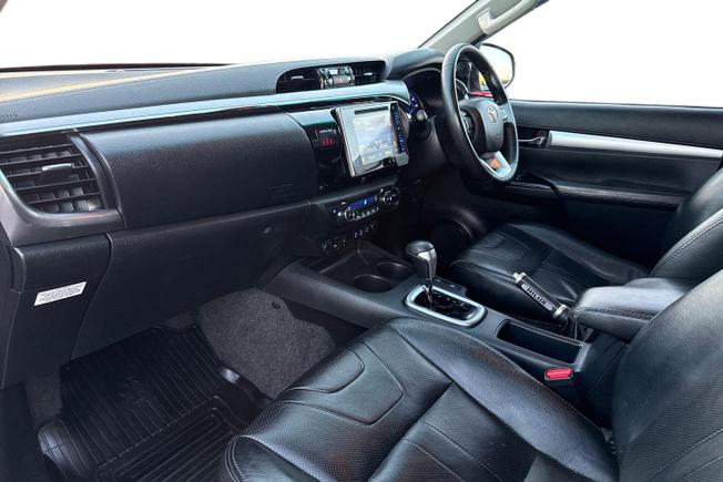TOYOTA Hilux Photo 2