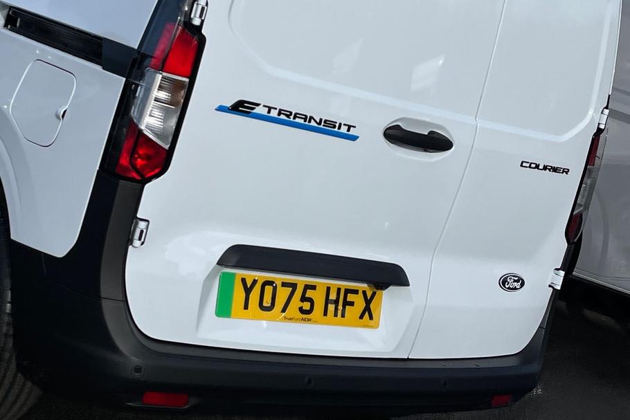 Used FORD E-TRANSIT COURIER YO75HFX 39