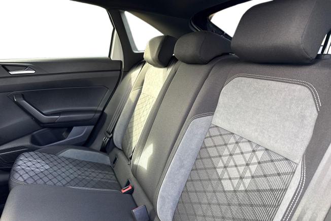 VOLKSWAGEN Taigo Photo 9