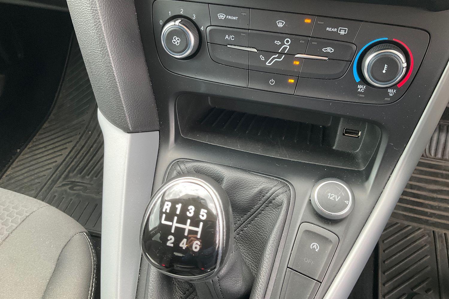 Ford FOCUS Photo 36