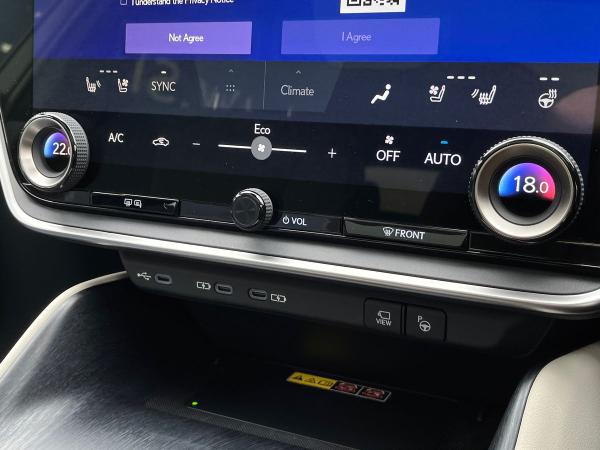 Lexus RZ Photo autoimg-6cbda865520b61757146ae115c3a6da859b7811b.jpg