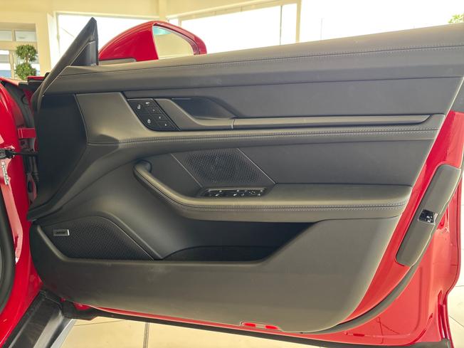 PORSCHE Taycan Photo 20