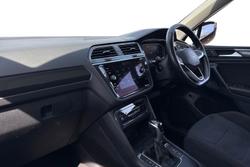 VOLKSWAGEN Tiguan Photo 2
