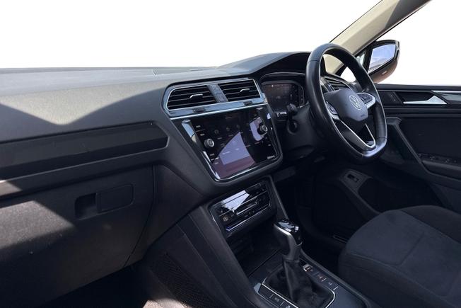 VOLKSWAGEN Tiguan Photo 2