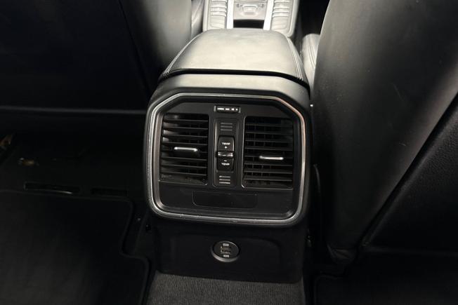 PORSCHE Macan Photo 30
