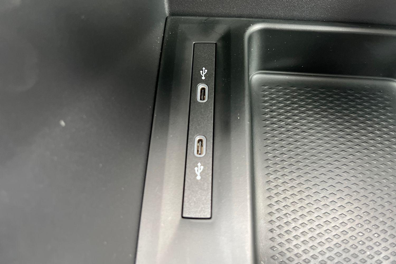 Ford TRANSIT CONNECT Photo 24