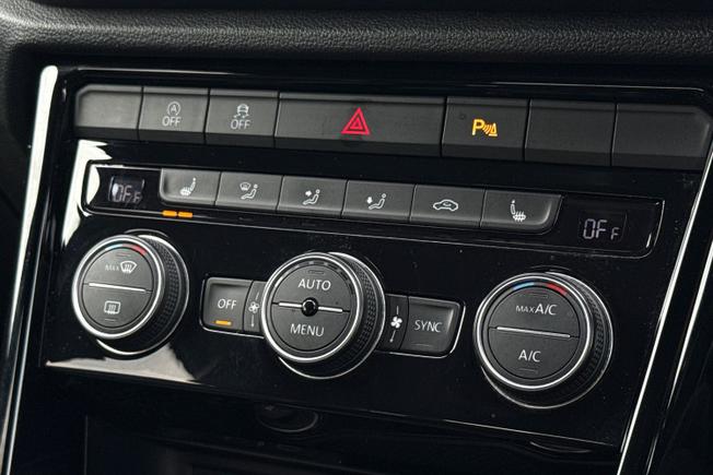VOLKSWAGEN T-Roc Photo 27