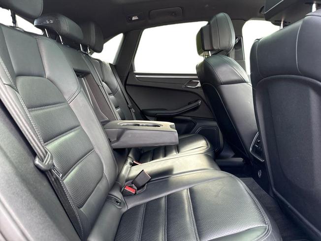 PORSCHE Macan Photo 9