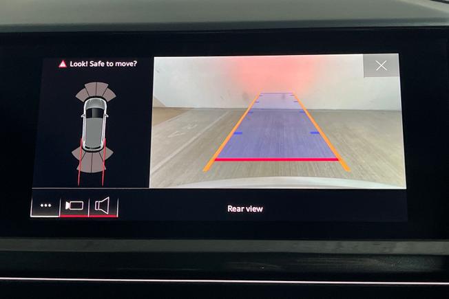 AUDI Q4 e-tron Photo 21