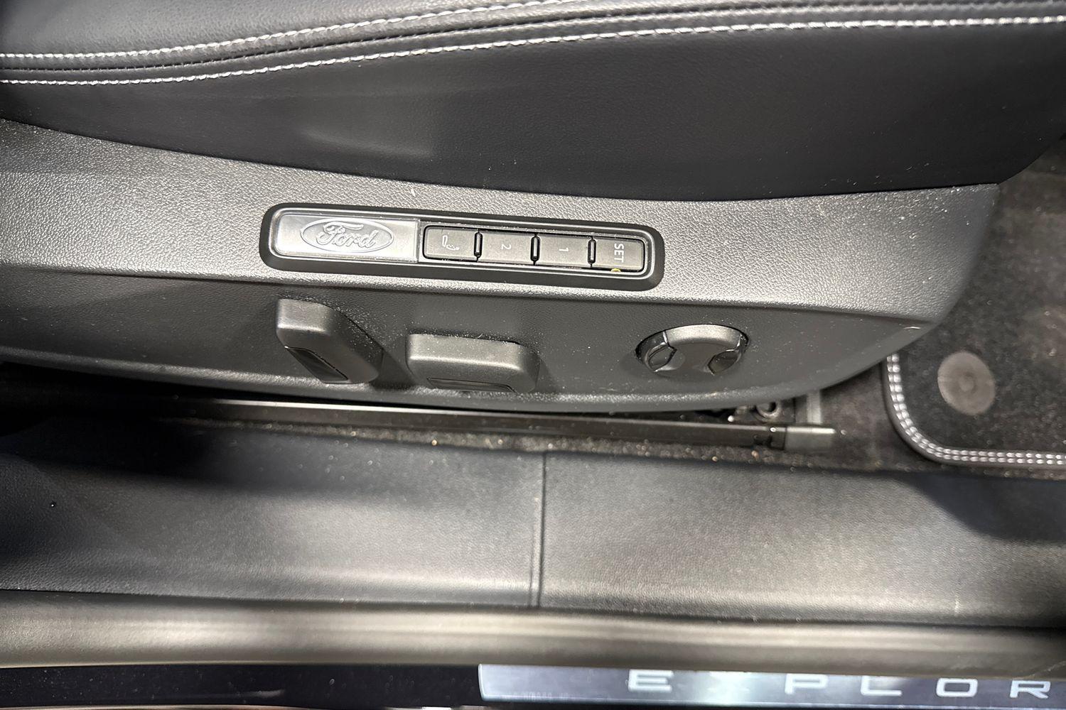 Ford Explorer Photo 29