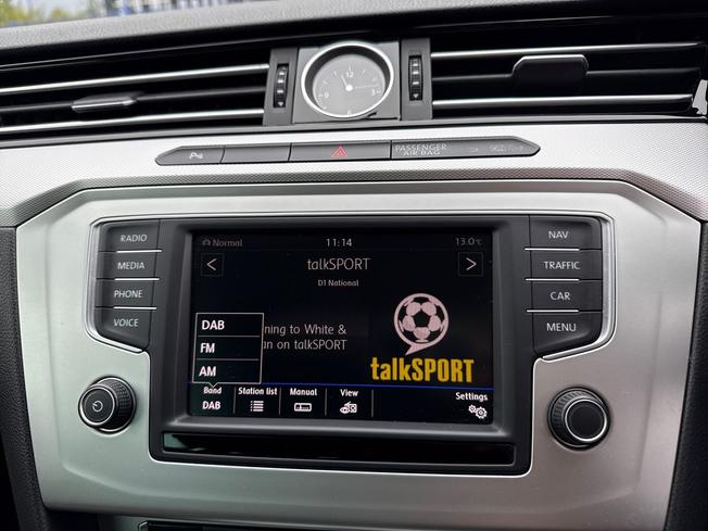 VOLKSWAGEN Passat Photo 38