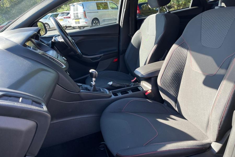 Ford Focus Photo autoimg-6ce6084d1e37f35a83a2eb2785e36a274a5ea7db.jpg