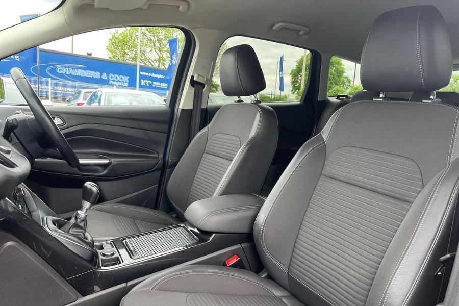 Ford KUGA Photo autoimg-6ceed00d2b3a6859c9e10b3874bdeedc0b262f90.jpg