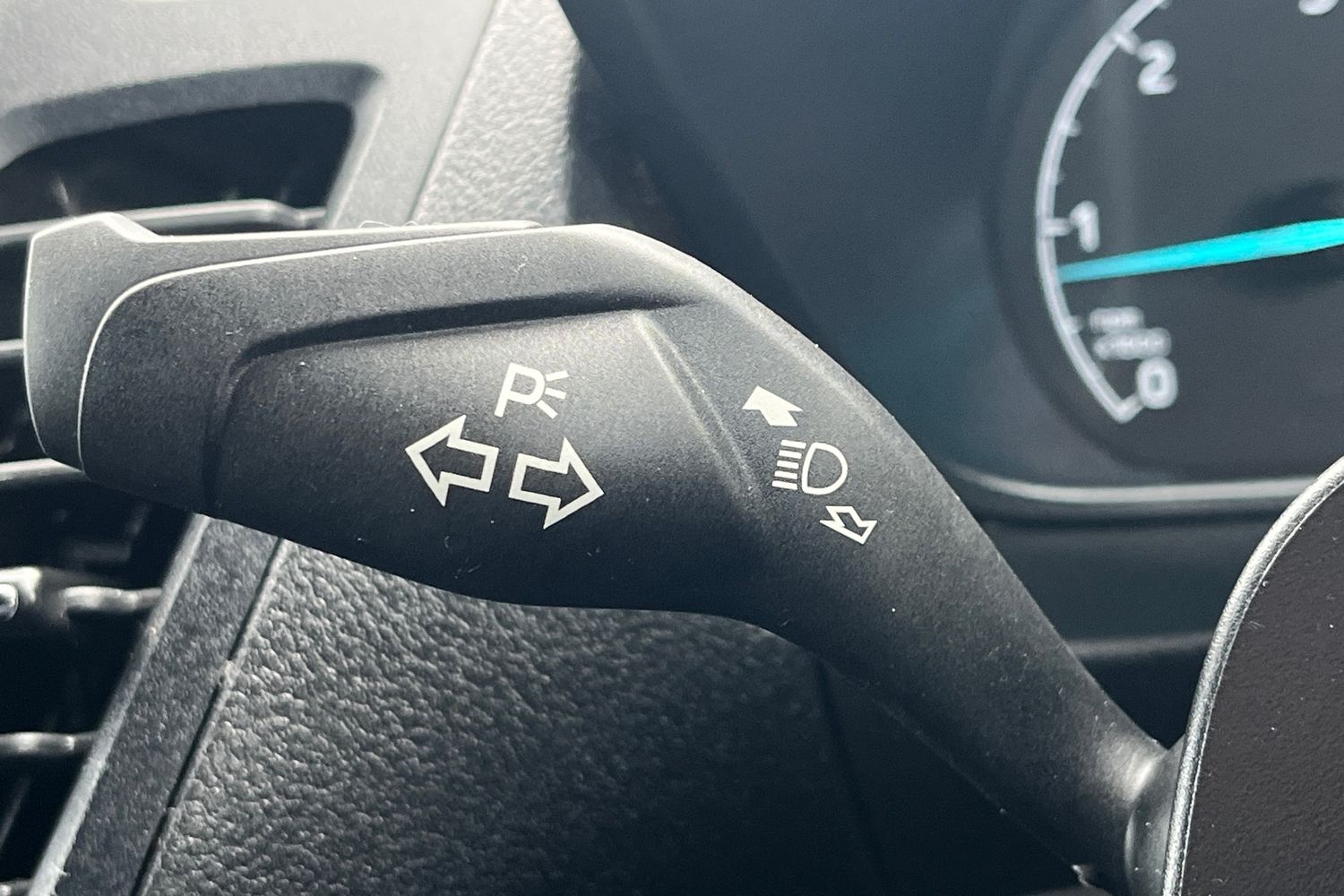Ford TRANSIT CONNECT Photo 32