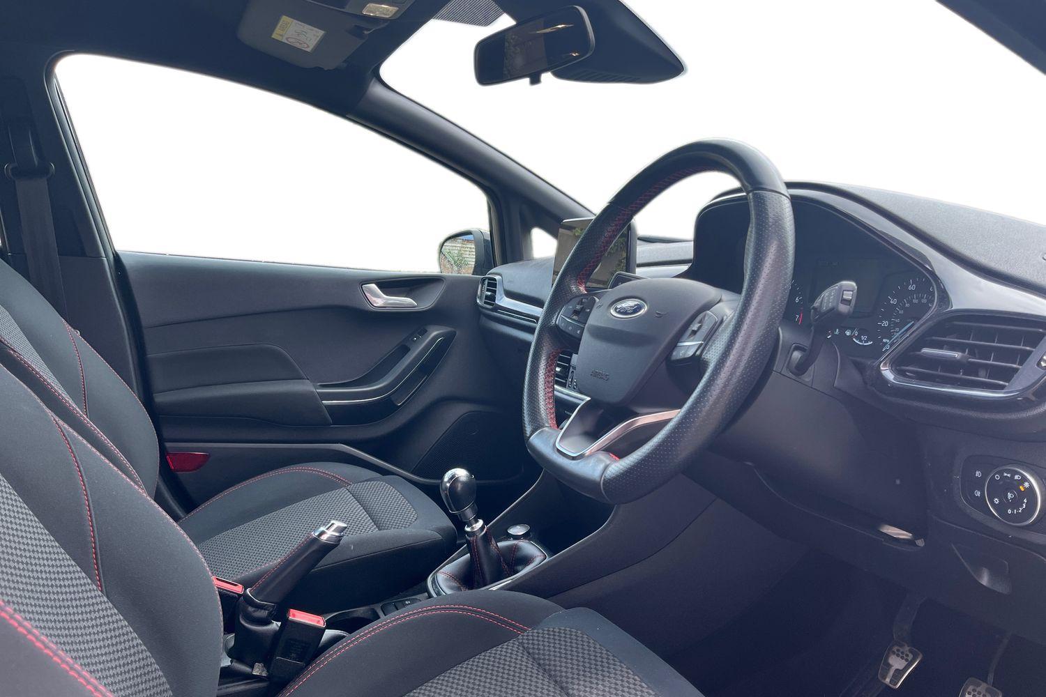 Ford FIESTA Photo 8