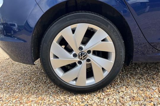 Volkswagen Golf Photo autoimg-6d019e5750003e5cc2666c10cef925bc02deb8db.jpg