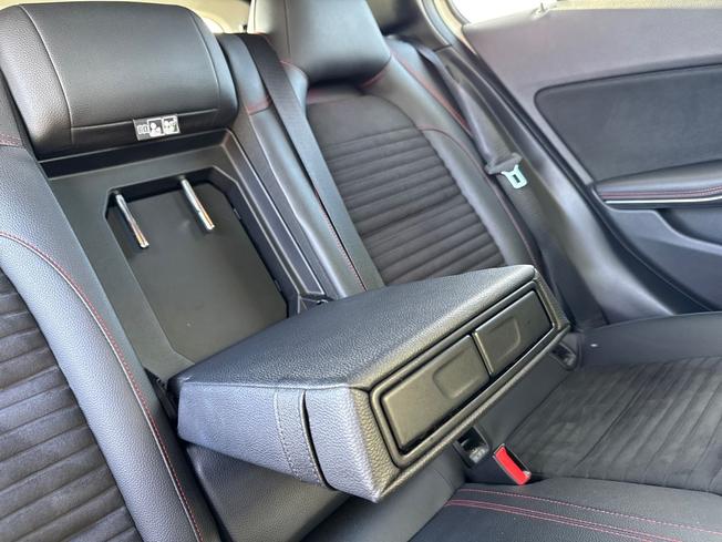 MERCEDES-BENZ Gla Photo 25