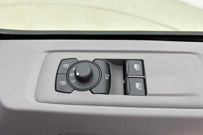 VOLKSWAGEN e-Transporter Photo 24