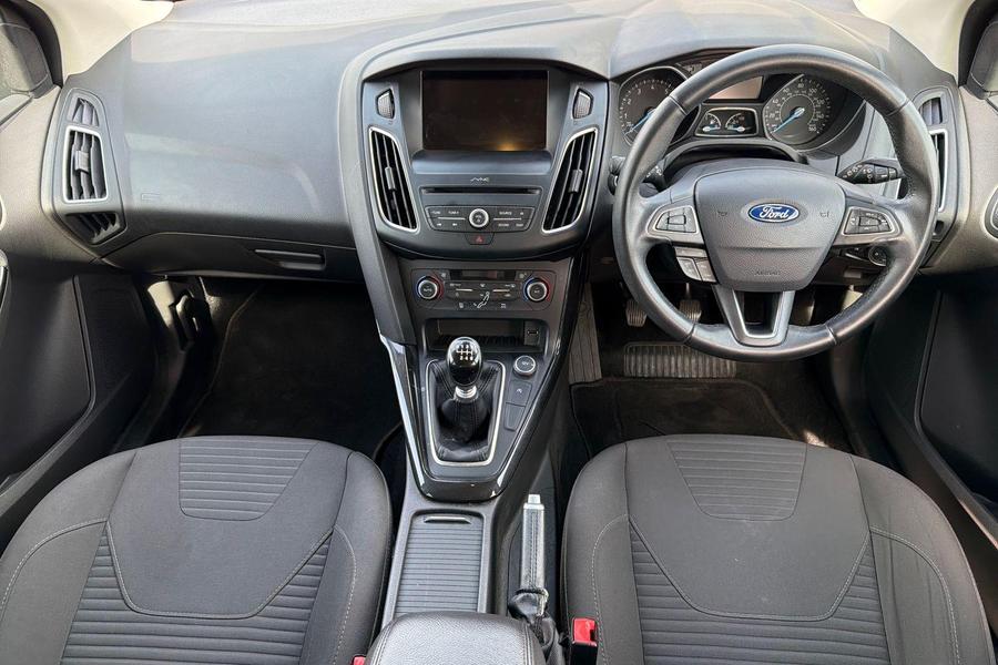 Ford FOCUS Photo autoimg-6d13bf624acc87f21b59de9d41b019fcc507f807.jpg