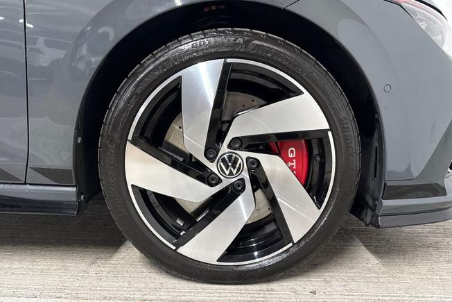 VOLKSWAGEN Golf Photo 5