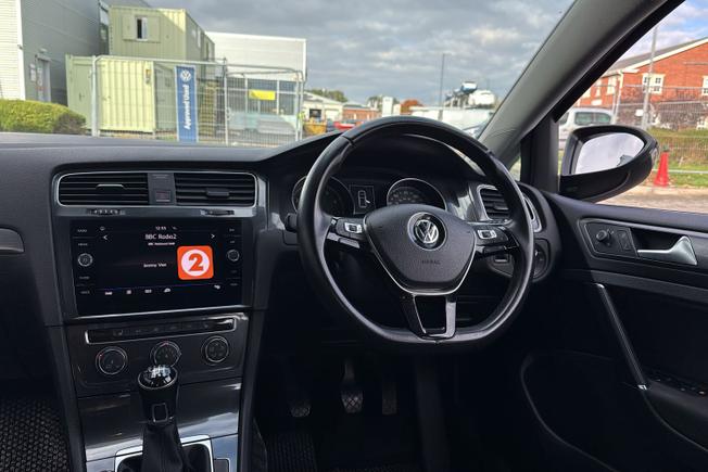 VOLKSWAGEN Golf Photo 39