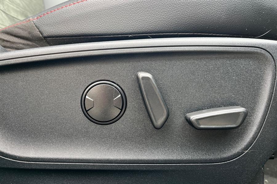 Ford KUGA Photo autoimg-6d19c49e4d3dc2454348f6c067421ee4e721f6e6.jpg