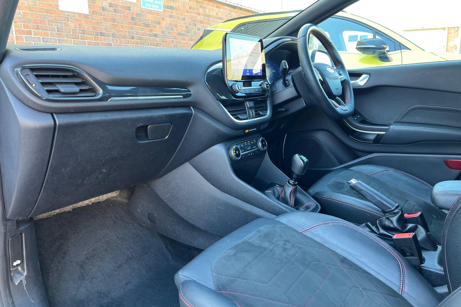Ford Fiesta Photo 17