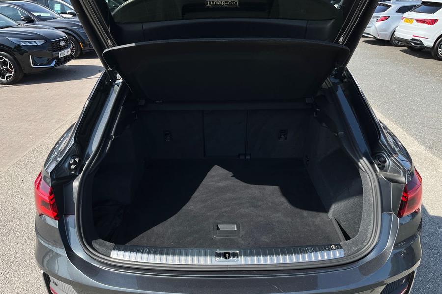 Audi Q3 Photo autoimg-6d1f781d7335a30c16c2db4f09aee541ba61c7da.jpg