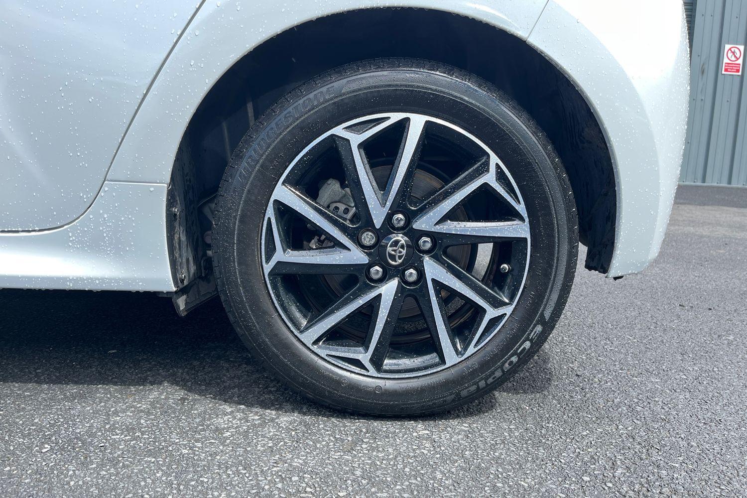 Toyota YARIS Photo 7