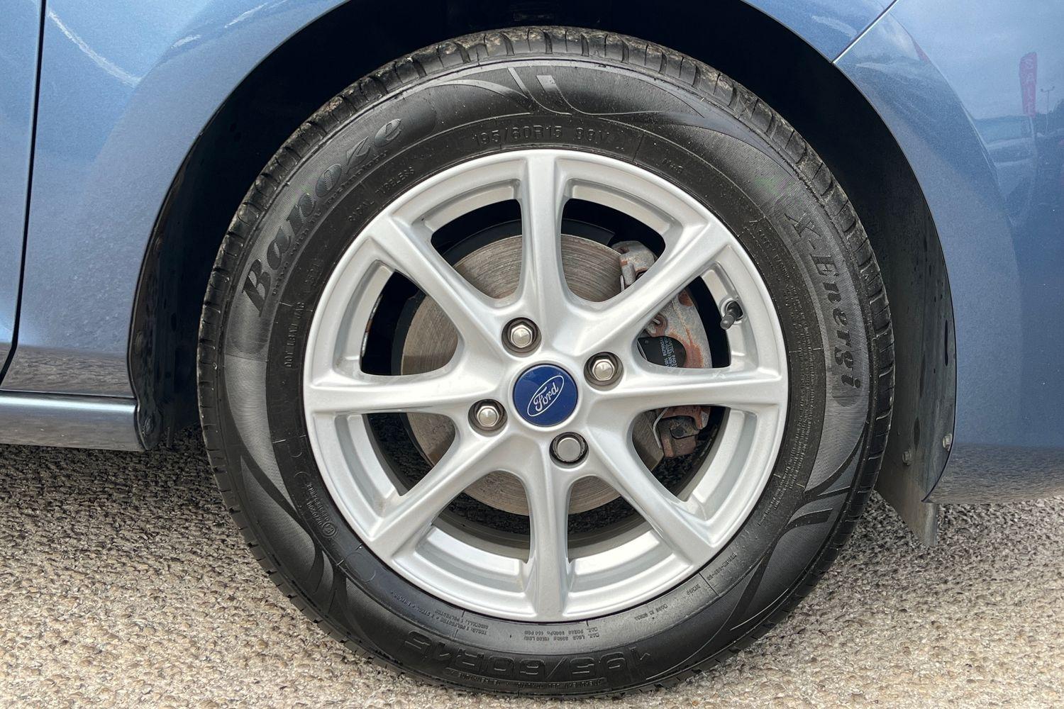 Ford FIESTA Photo 7