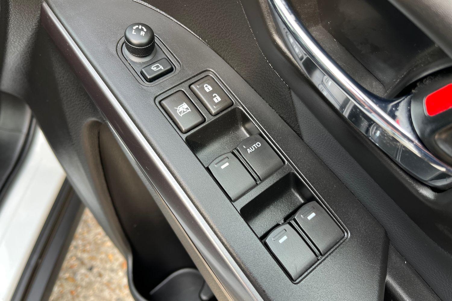 Suzuki S-Cross Photo 15