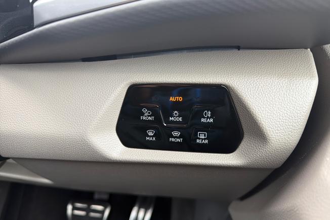 VOLKSWAGEN Multivan Photo 40