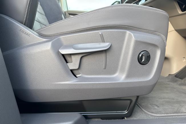 VOLKSWAGEN Multivan Photo 24