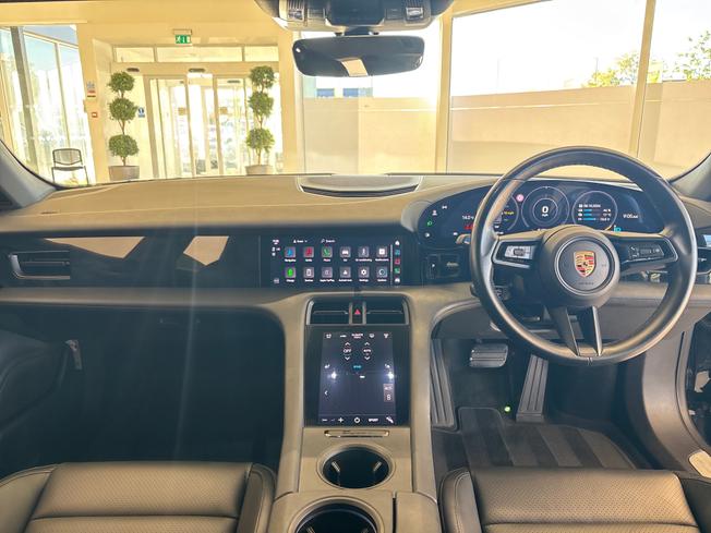 PORSCHE Taycan Photo 27