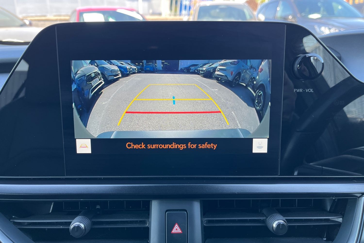 Lexus UX Photo 35