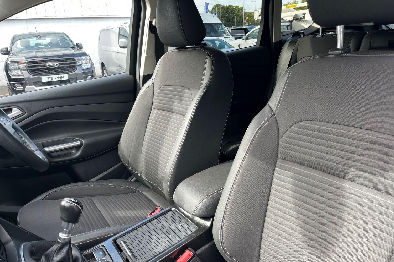 Ford KUGA Photo 18